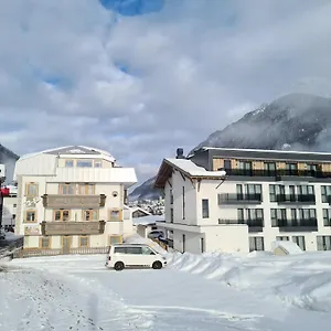 https://klaushof.ischgl-hotels.net