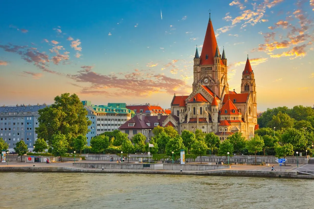 St Christopher'S Vienna 0*,  Austria